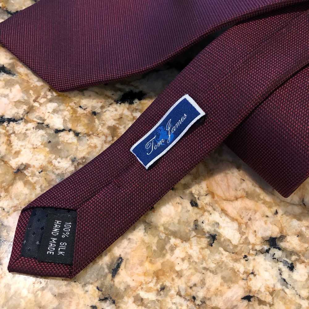 Tom James Classic Burgundy/Maroon/deep red 100% Silk Tie